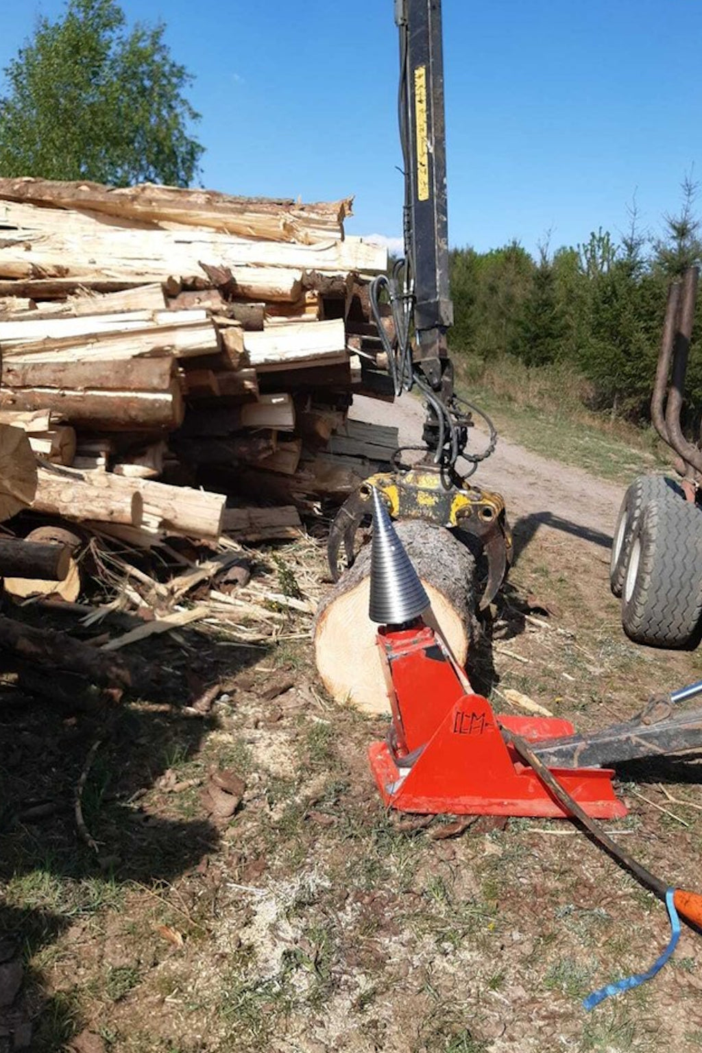 LM Model 500 ccm (30 kW) cone ø200x400 mm with console for forestry trailer