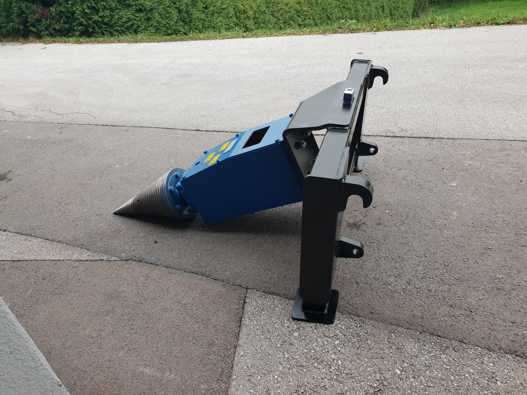 Spaccalegna modello LM 1.100cm³ (65 kW) con cono ø260x500 mm con attacco Euro per trattore o caricatore.