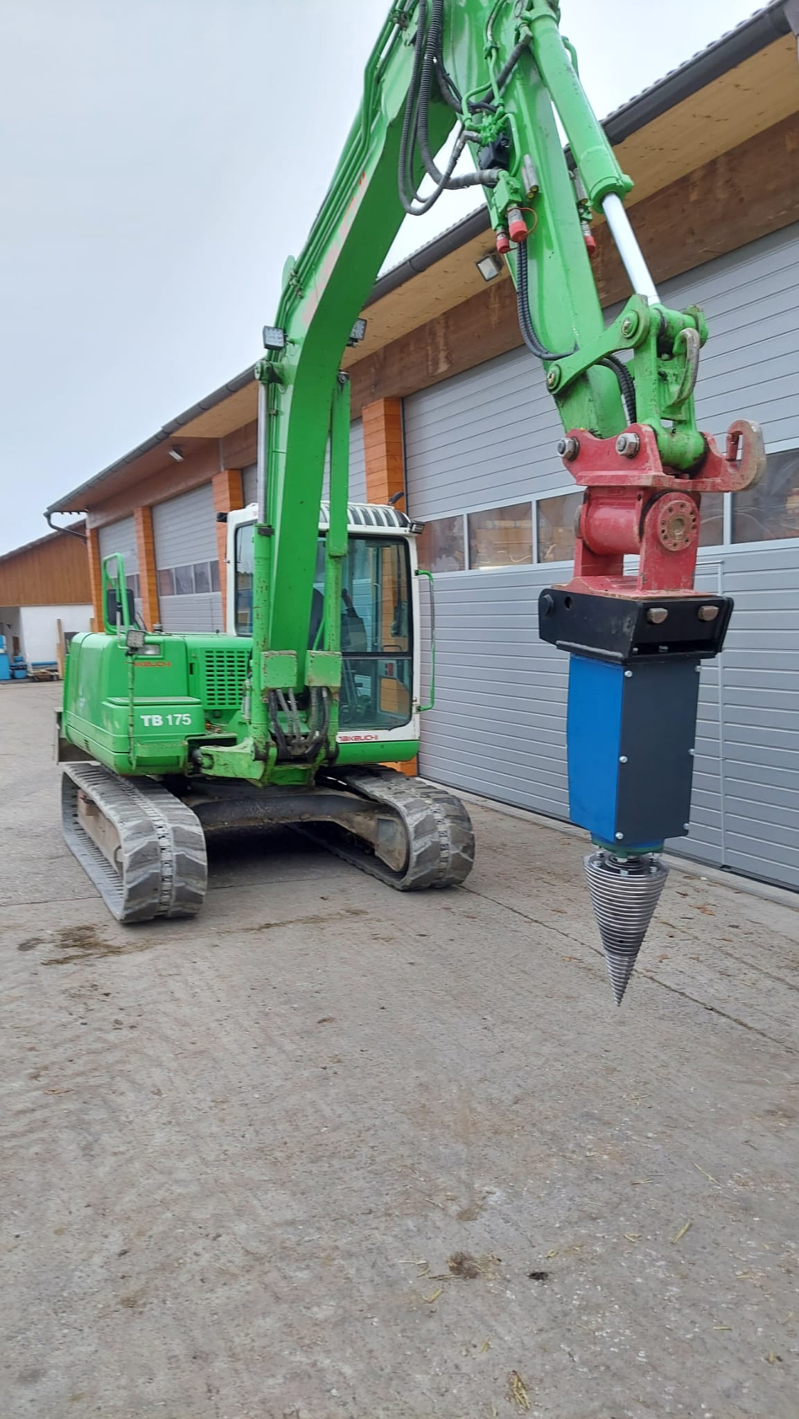 Spaccalegna modello LM 1.100cm³ (65 kW) con cono ø230x460 mm