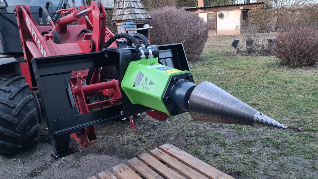 Spaccalegna modello LM 500cm³ (30 kW) con cono ø200x400 mm con attacco Euro per trattore o caricatore.