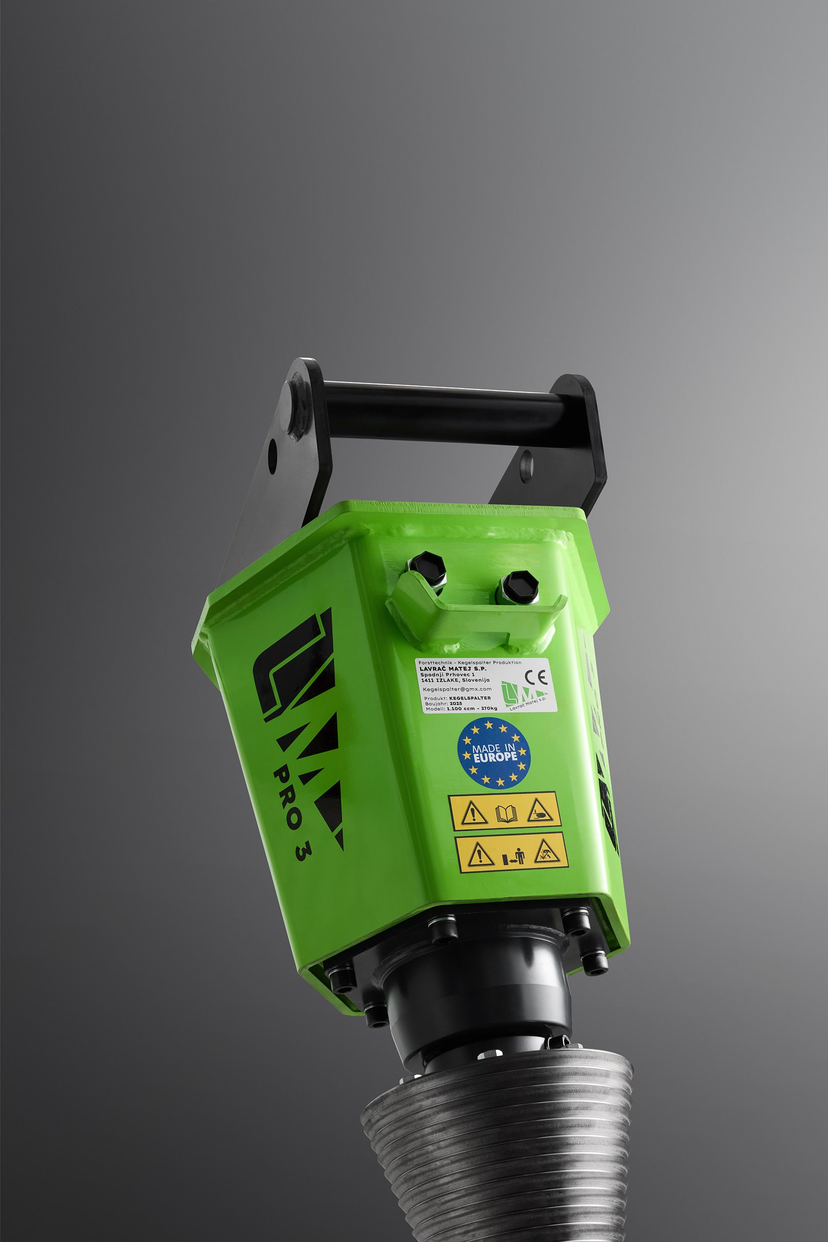 Model PRO3 1.100 ccm (65kW) kegel ø300x550mm z europriklopom za traktor ali nakladalec