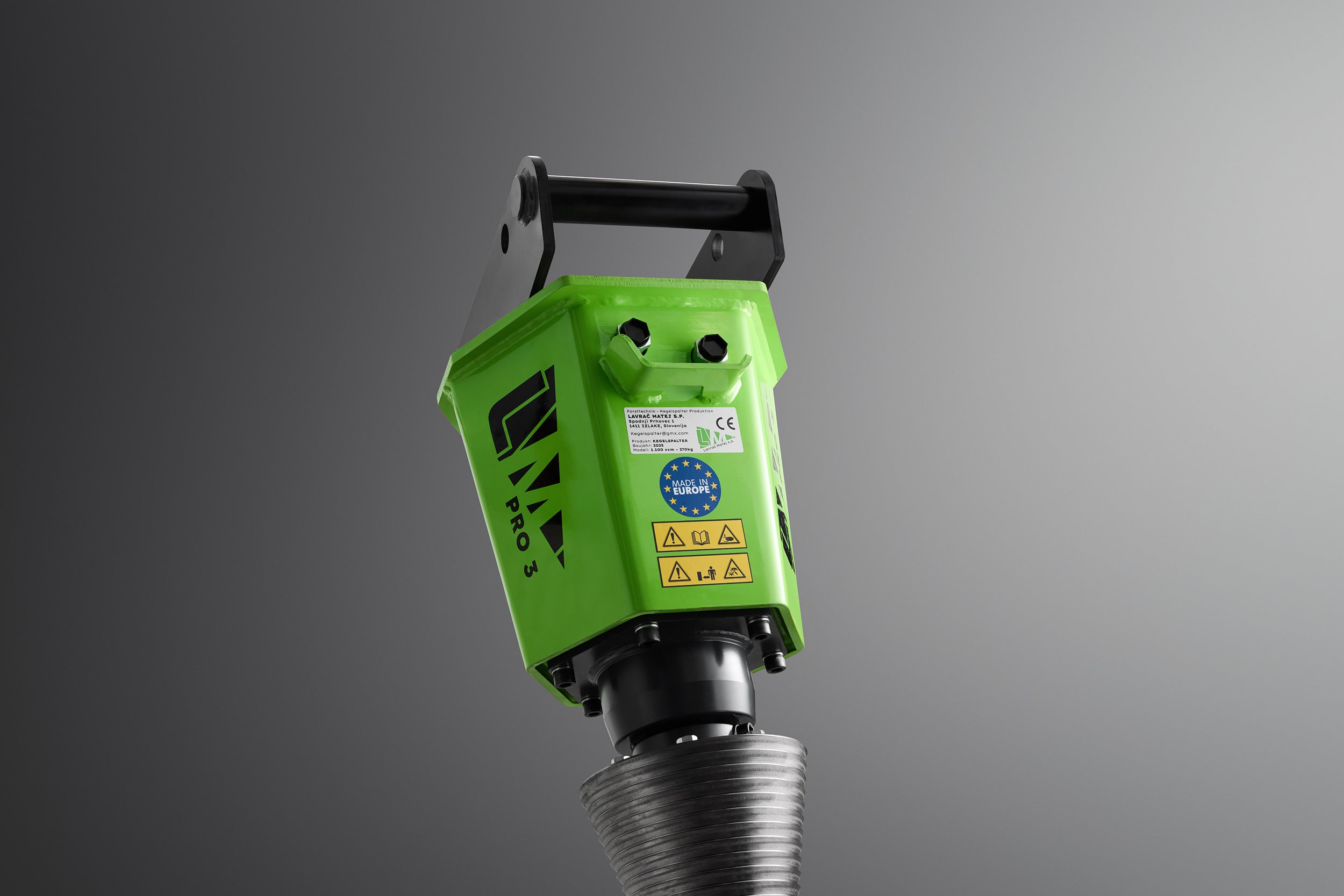 Model PRO3 1.100 ccm (65kW) kegel ø300x550mm z europriklopom za traktor ali nakladalec