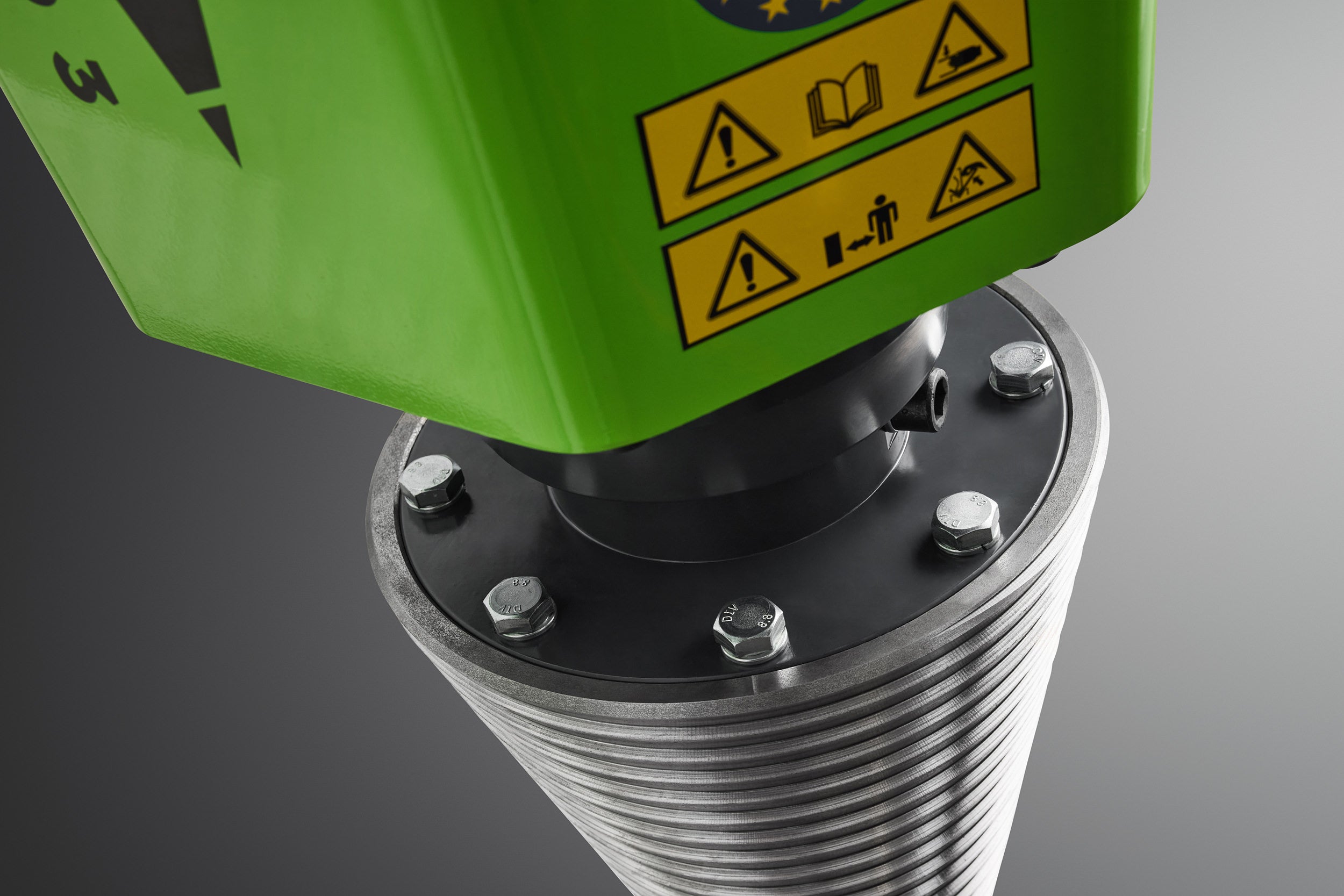 Model PRO3 1.100 ccm (65kW) kegel ø300x550mm z europriklopom za traktor ali nakladalec