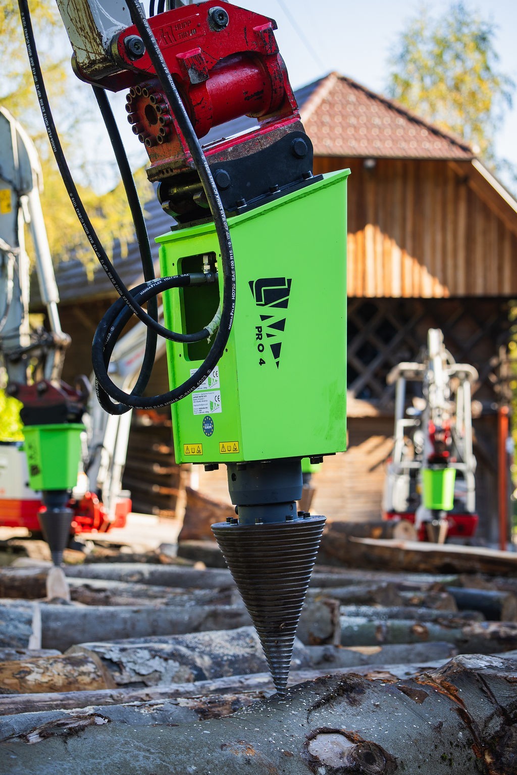 Model PRO4R 1.100 ccm (65kW) z reduktorjem in batnim hidravličnim motorjem kegel ø350x600 mm z europriklopom za traktor ali nakladalec